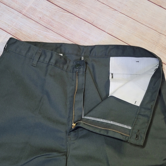 Dickies▪︎Dark Green 15" Shorts w/Multi-use Pocket▪︎ Size 38 *NEW* - Picture 8 of 16